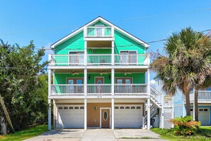 Unclassified image, 3 of 57, button - 🌊Spacious Beach Retreat: Ultimate Backyard Pool with Game Room🛝 (Carolina Beach)