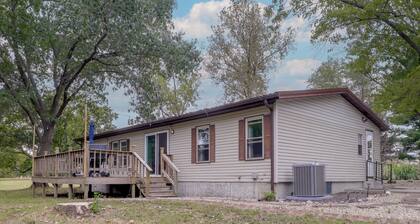 Recently Remodeled! Hillsboro Home w/ Fire Pit