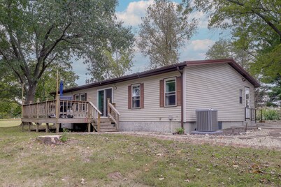 Recently Remodeled! Hillsboro Home w/ Fire Pit