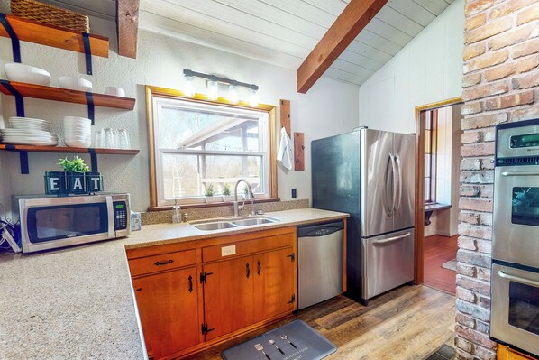 Interior - Lakefront The Fern Cabin w/ Fire Pit & Game Room (Centralia)