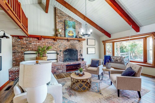 Lakefront The Fern Cabin w/ Fire Pit & Game Room