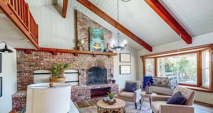 Lakefront The Fern Cabin w/ Fire Pit & Game Room