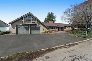 Interior - Lakefront The Fern Cabin w/ Fire Pit & Game Room (Centralia)