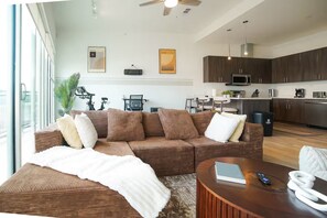 Unclassified image, 4 of 16, button - Skyline Views | Downtown | Gym Nook & Parking (Dallas)