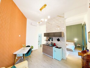 A compact living space with a kitchenette, dining area, and a bedroom. - [Historic Center and Jacuzzi] Sedil Capuano Terrace (Napoli)