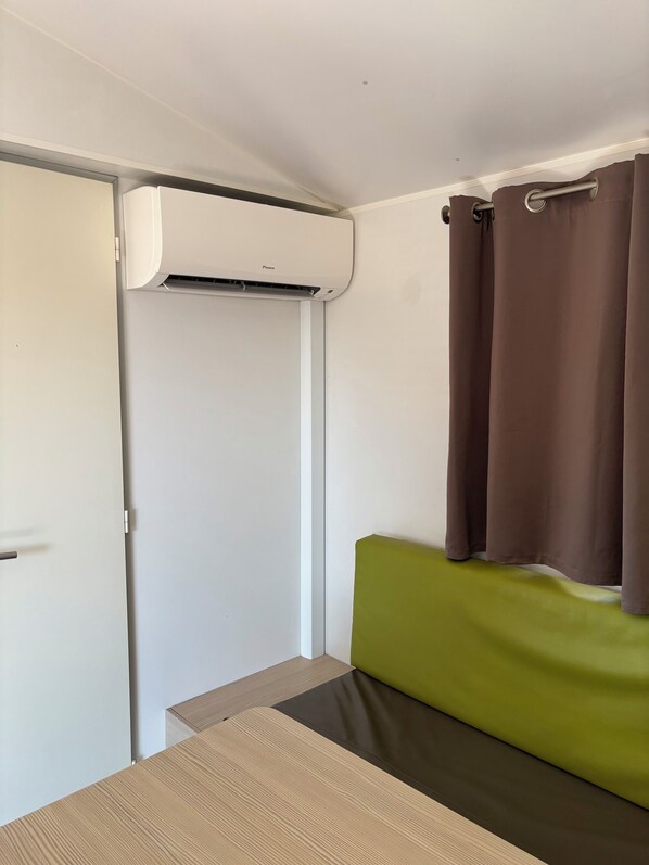 Unclassified image, 1 of 8, button - Air-Conditioned Mobile Home Near Europapark, 2 Bedrooms (Vogelgrun)