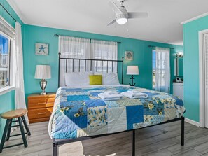 First Bedroom (Primary) - King Bed w/ En Suite - First Floor - Passing Winds | Deck, Community Pool, + Near Beach (Galveston)