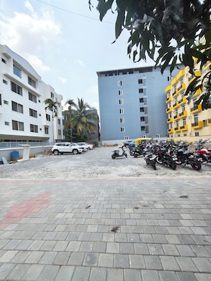 Parking - Hotel Giove (Bangalore)