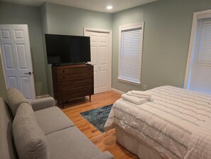 Unclassified image, 5 of 16, button - Mid-Term Rental Fully Furnished Smart Home in Prime Capitol Hill Location (Washington)