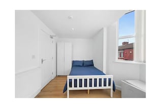 Unclassified image, 2 of 5, button - Cosy Private Ensuite Guest Room (MERSEYSIDE)