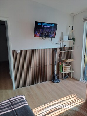Unclassified image, 5 of 9, button - Beautiful, fully equipped one-bedroom apartment with a jacuzzi and all the amenities, just 50 meters from the beach (Praia de Mira)