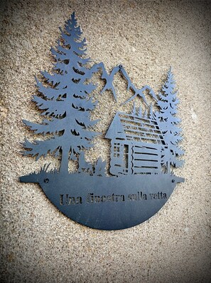 Exterior detail - Holiday Home 'Una Finestra Sulla Vetta' with Mountain View and Wi-Fi (Montelaterone)