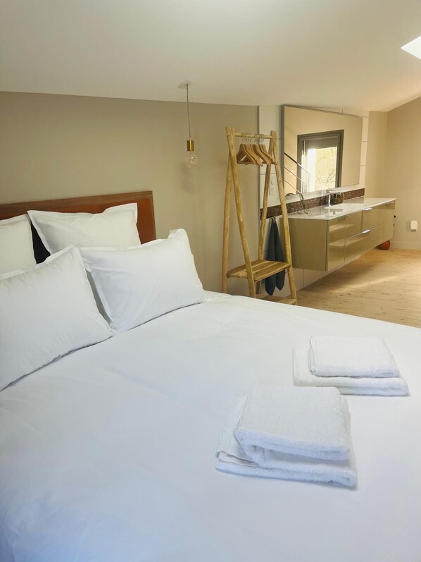 Unclassified image, 1 of 26, button - Elegant Riverside Retreat with spa and shared pool & tennis (Le Temple-sur-Lot)
