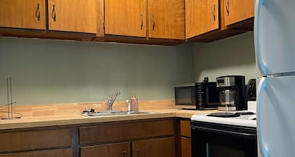 The Stockholm-Spacious 1BR with Full Kitchen