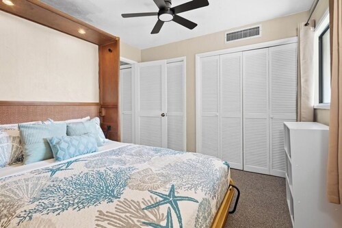 Royal Kahili Oceanview Condo Sleeps 6 AC + Lanai