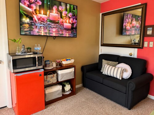 Cozy Master Suite w/ Private Entrance Near Lake Jodeco