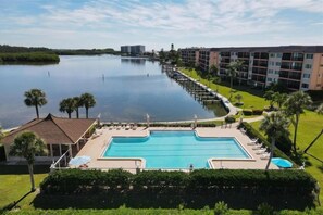 Sunrise Cove - Sunrise Cove 116: Spacious Waterfront Condo on Siesta Key w/ Washer and Dryer (Sarasota)