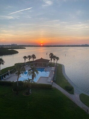 Sunrise - Sunrise Cove 118: Remodeled Waterfront Condo on Siesta Key w/ Sleeper Sofa (Sarasota)