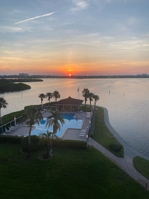 Sunrise - Sunrise Cove 126: Remodeled Waterfront Condo on Siesta Key w/ Sleeper Sofa (Sarasota)
