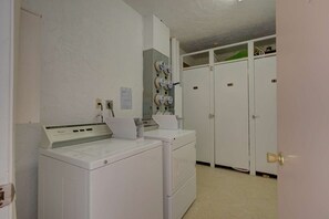 Interior - Sunrise Cove 130: Ground Floor Waterfront Condo on Siesta Key (Sarasota)