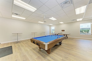 Games room - Sunrise Cove 411: Modern Waterfront Condo on Siesta Key with Murphy Bed (Sarasota)
