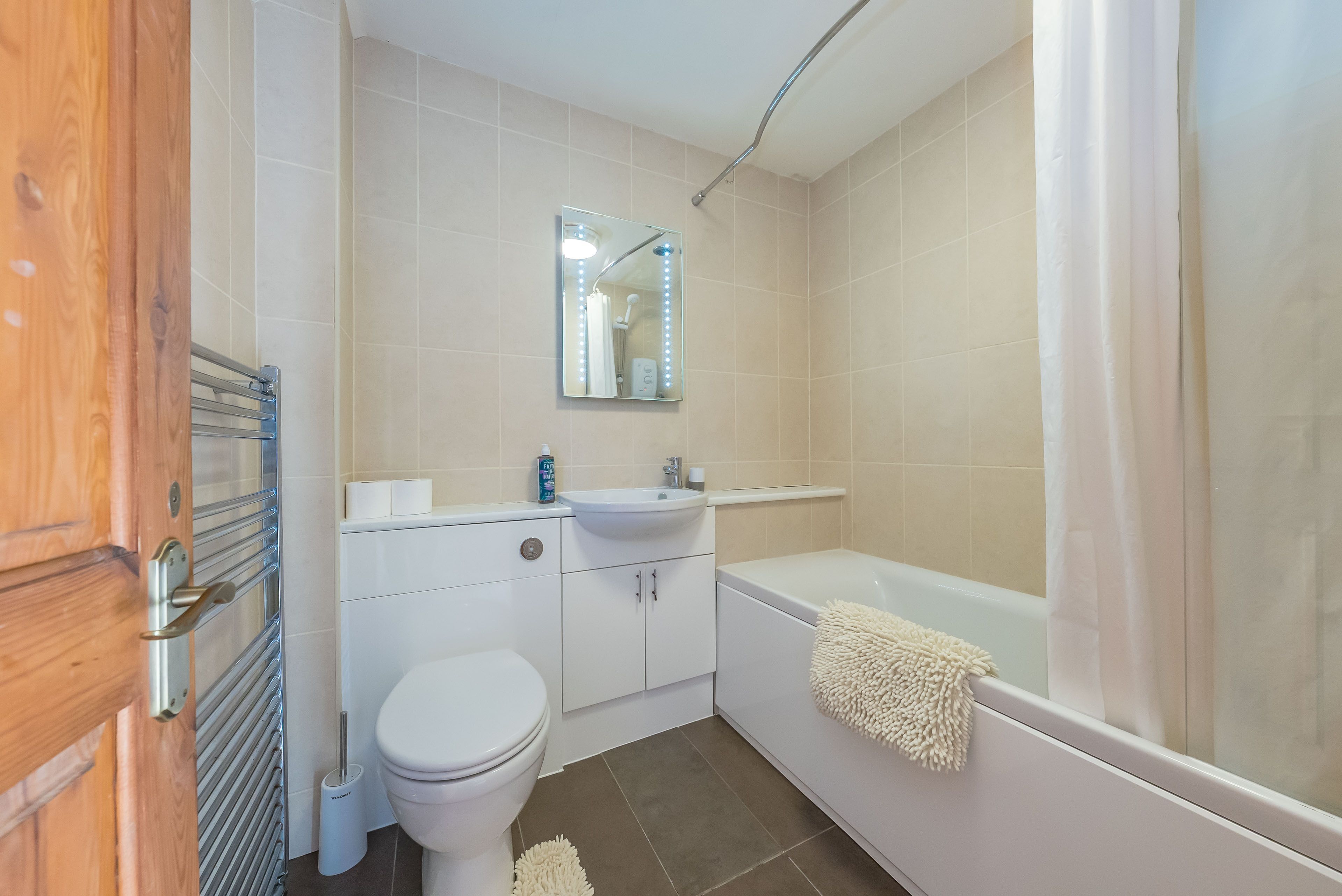 A bathroom with a toilet, sink, and bathtub.
