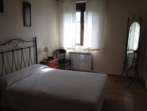 Unclassified image, 4 of 16, button - Casa Pico Zapatero: mountain views, private terrace, and Wi-Fi in Sierra de Ávila (Sotalbo)