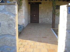Unclassified image, 2 of 16, button - Casa Pico Zapatero: mountain views, private terrace, and Wi-Fi in Sierra de Ávila (Sotalbo)