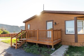 Unclassified image, 2 of 9, button - Charming 3-Bedroom cottage in Black Hills of SD! (Piedmont)
