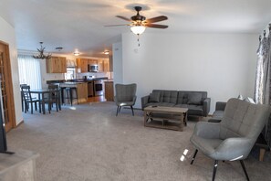 Unclassified image, 3 of 9, button - Charming 3-Bedroom cottage in Black Hills of SD! (Piedmont)