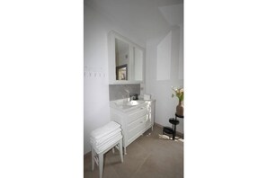 Unclassified image, 3 of 63, button - Spacious City Apartment with Balcony Near Antwerp’s Top Attractions (Antwerp)