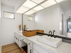 Unclassified image, 4 of 42, button - Waterfront Retreat on a Deep-Water Canal with Stunning Sunset Views (Punta Gorda)