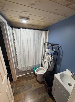 Bathroom - The Cartel Cabin @Wildcat Hideout (East Bernstadt)