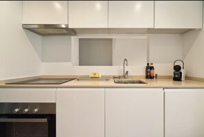 Unclassified image, 2 of 17, button - Duplex et vie de village (Saint-Tropez)