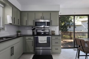 A kitchen with a built-in oven, microwave, and stainless steel appliances. - Grandview Relaxing 3 King 1 Queen Executive Rental (Grandview)