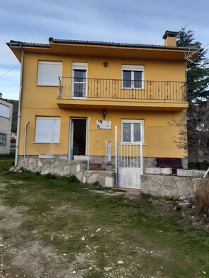 Unclassified image, 4 of 30, button - Country House 'Casa Rural El Maragato' with Mountain View, Private Garden and Balcony (Navalsauz)