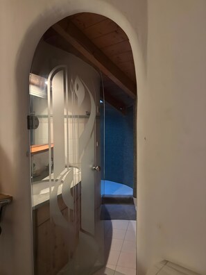 Unclassified image, 3 of 16, button - Apartment 'Large with Parking Near' with Mountain View and Wi-Fi (Sinigo)