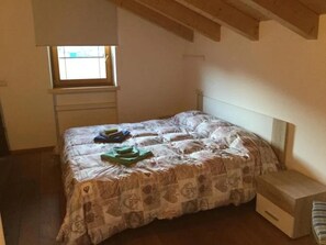 Unclassified image, 2 of 16, button - Apartment 'Large with Parking Near' with Mountain View and Wi-Fi (Sinigo)