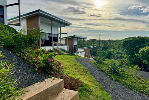 Welcome to Esencia de Miel Villas & Boutique Safari
