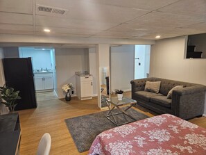 Unclassified image, 5 of 10, button - Cozy 1-bedroom studio in superb Silver Spring Private Separate Entrance (Silver Spring)