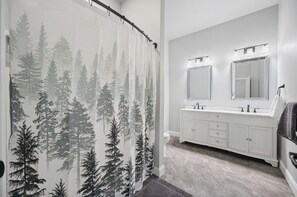 Unclassified image, 3 of 17, button - Dreamy Duplex A-Spacious, Comfortable, Fully Furnished-3 bedrooms (Hartford)
