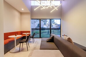 Ảnh chưa phân loại, 5 trong số 23 ảnh, nút