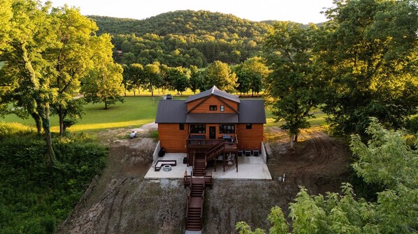 Unclassified image, 1 of 69, button - White River Cabin | Hot Tub | Fire Pit (Mountain View)