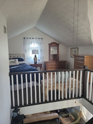 A bedroom with a bed, a dresser, a mirror, and a window with curtains. - Peaceful 1-bedroom back house with AC in charming Versailles (Versailles)