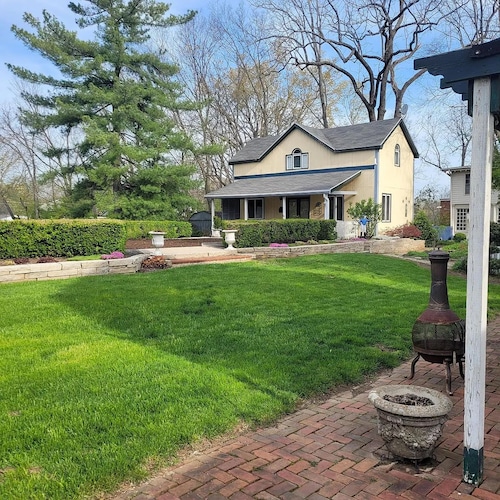 Peaceful 1-bedroom back house with AC in charming Versailles