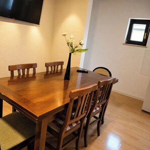 Dining - 3-Zimmer-Haus mit Garten, Terrasse & Parkplatz (Rastatt)