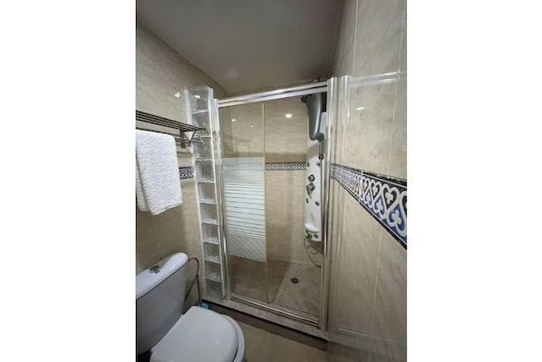 Bathroom - 301 Agenfor Condominium (Luanda)