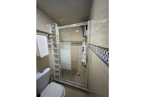 Bathroom - 301 Agenfor Condominium (Luanda)