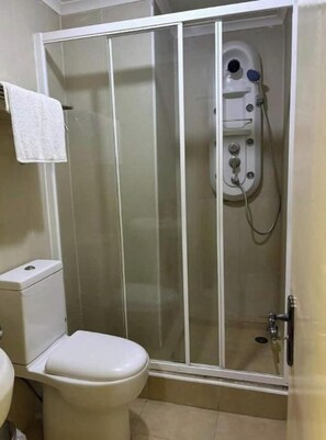 Bathroom - 302 Agenfor Condominium (Luanda)