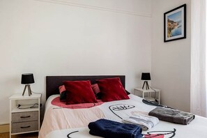 Room - View of the Rhône in the heart of Arles (Arles)